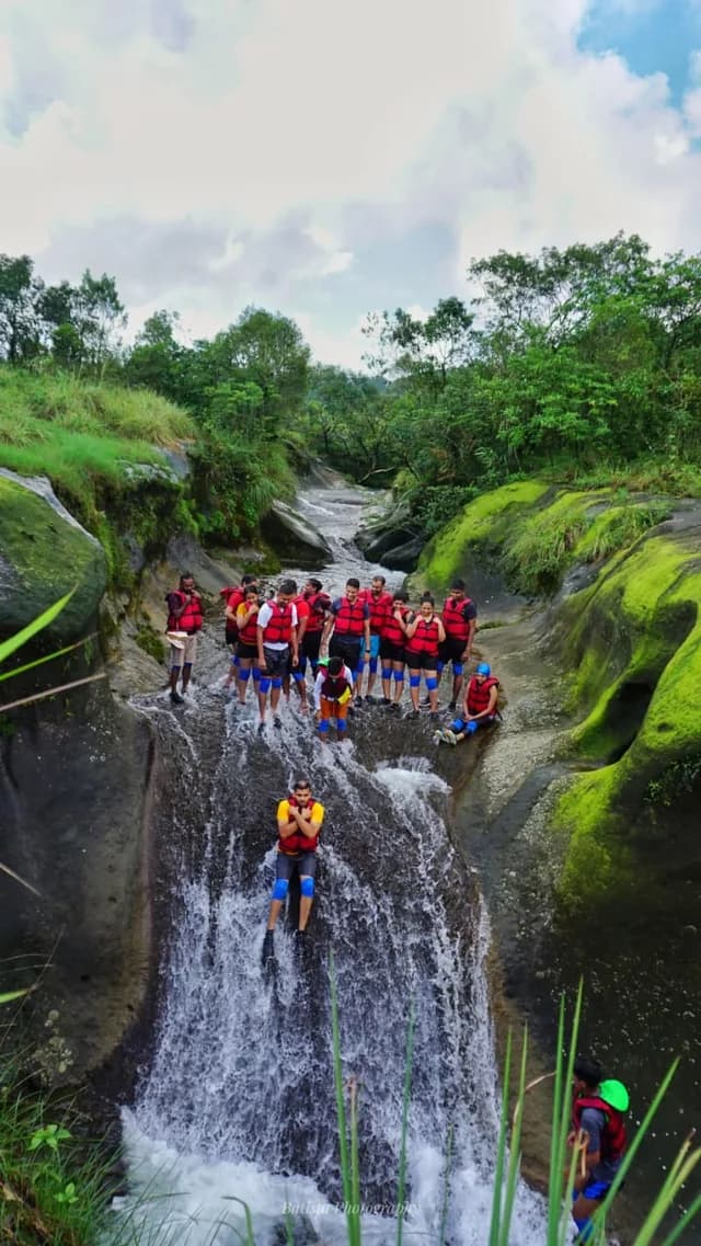 Mawlynbna River Trek